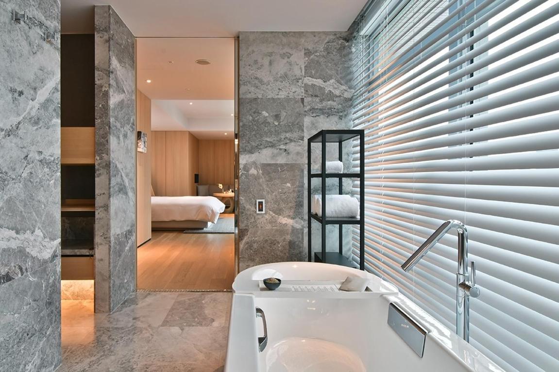 Silks Club Hotell Kaohsiung Exteriör bild Bathroom