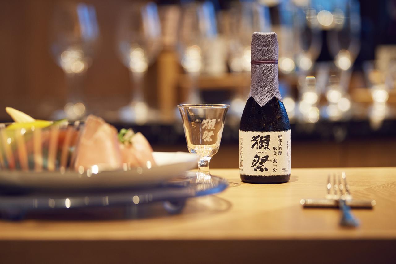 Silks Club Hotell Kaohsiung Exteriör bild A bottle of awamori